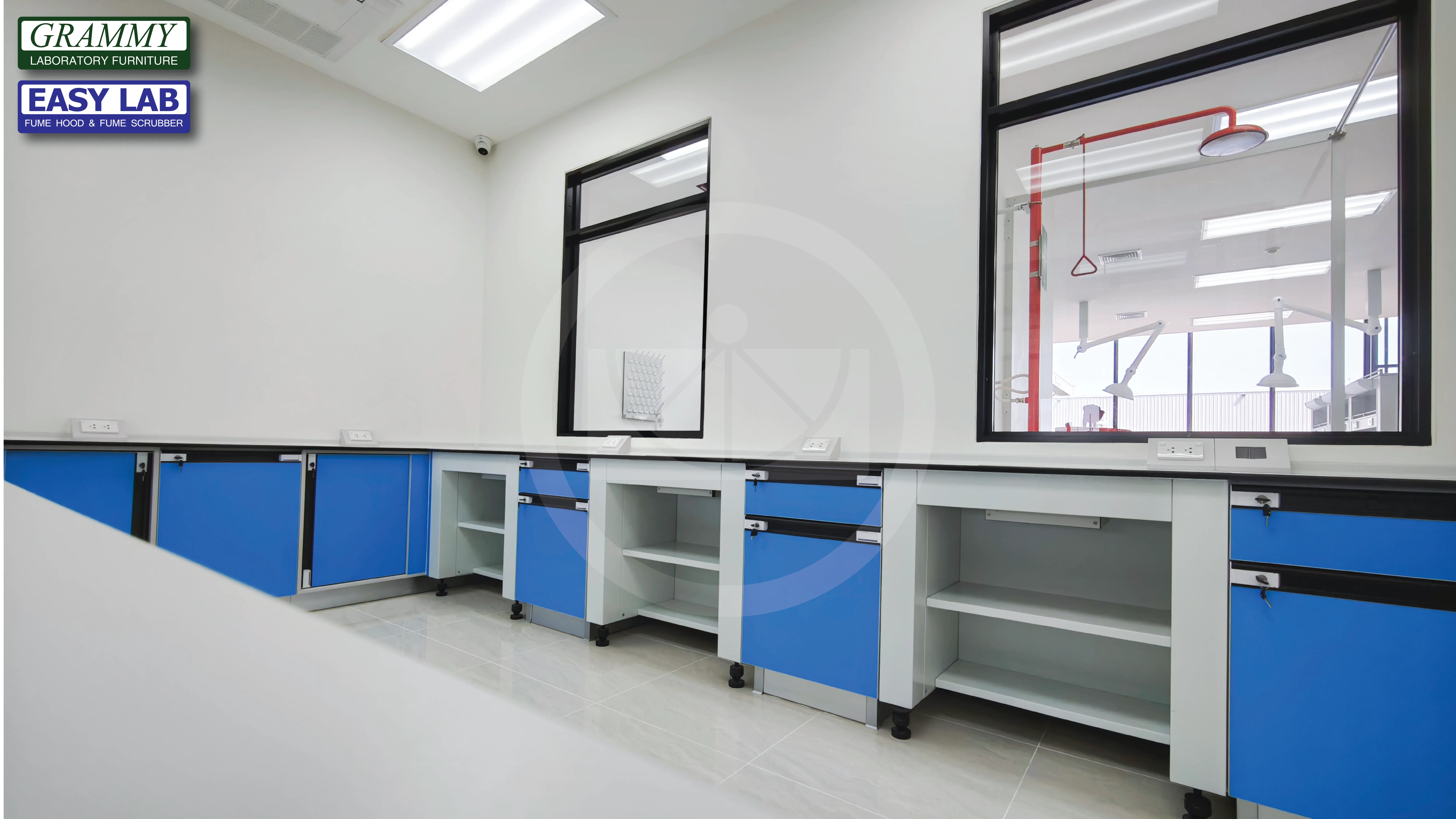 ติดตั้งโต๊ะปฏิบัติการ GRAMMY & ตู้ดูดควัน EASY LAB